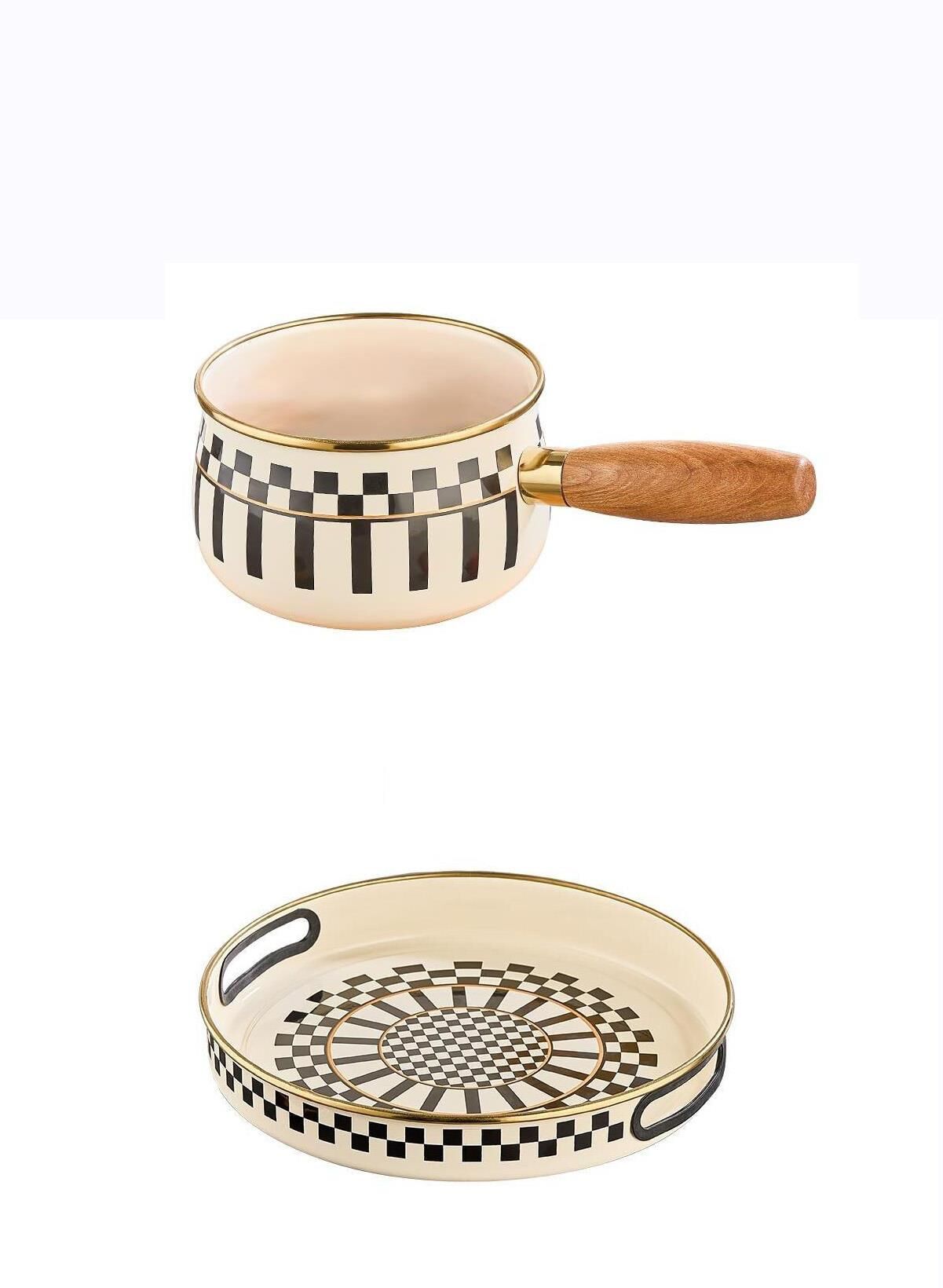 Prime Cream Emaye Ahşap Saplı Sosluk / Sütlük – 14 CM ve Emaye Servis Tepsisi 28 CM