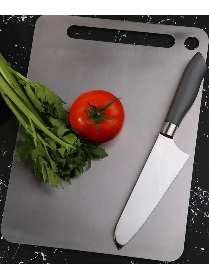 Paslanmaz Çelik Kesme Tahtası 34x24 cm – Kaymaz Silikon Ayaklı, Hijyenik, Bulaşık Makinesinde Yıkanabilir
