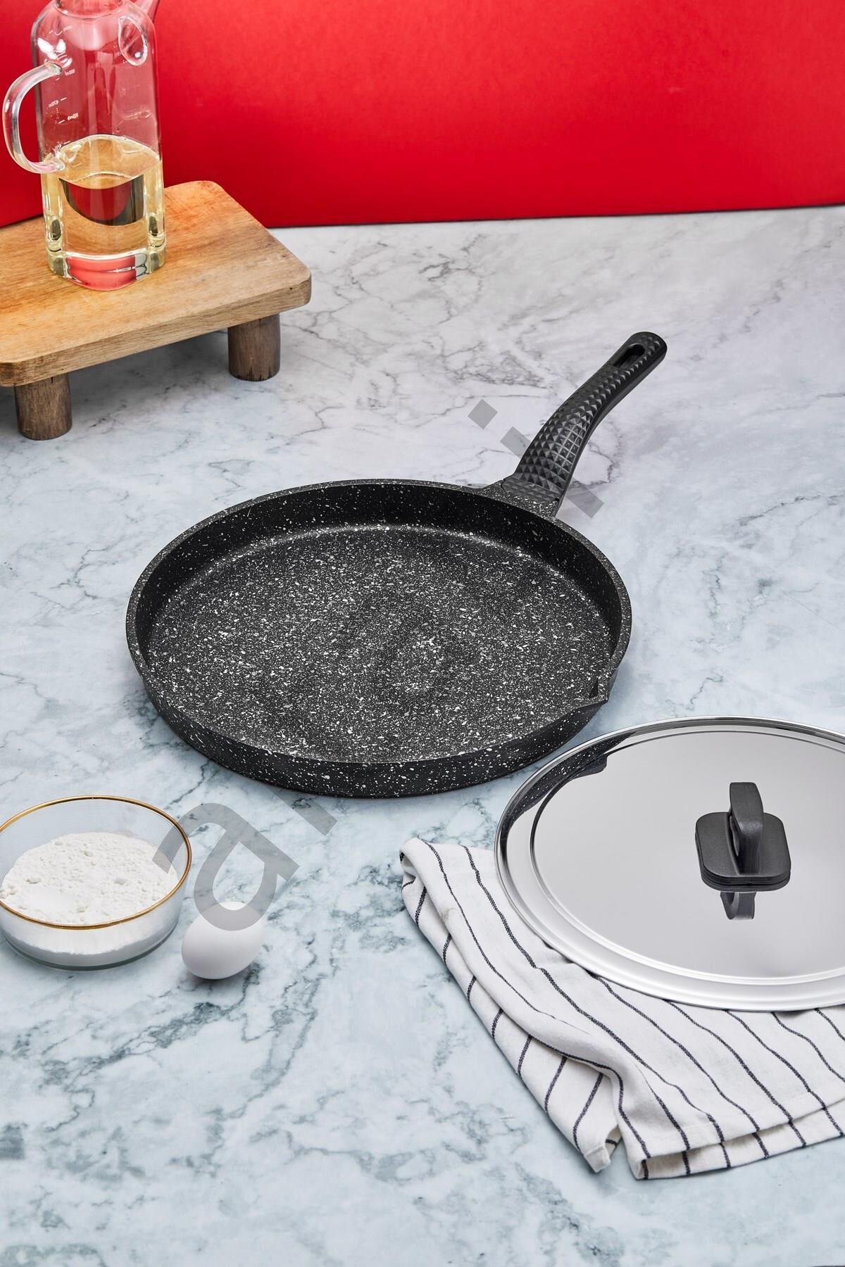 Döküm Granit Kapaklı Börek ve Balık Tavası 34 CM