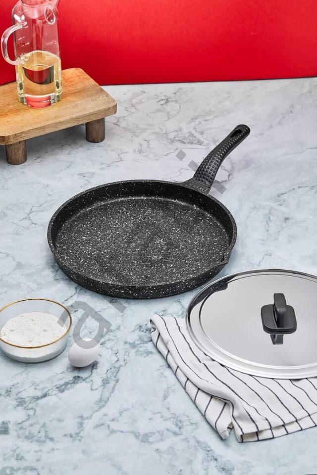 Döküm Granit Kapaklı Börek ve Balık Tavası 34 CM